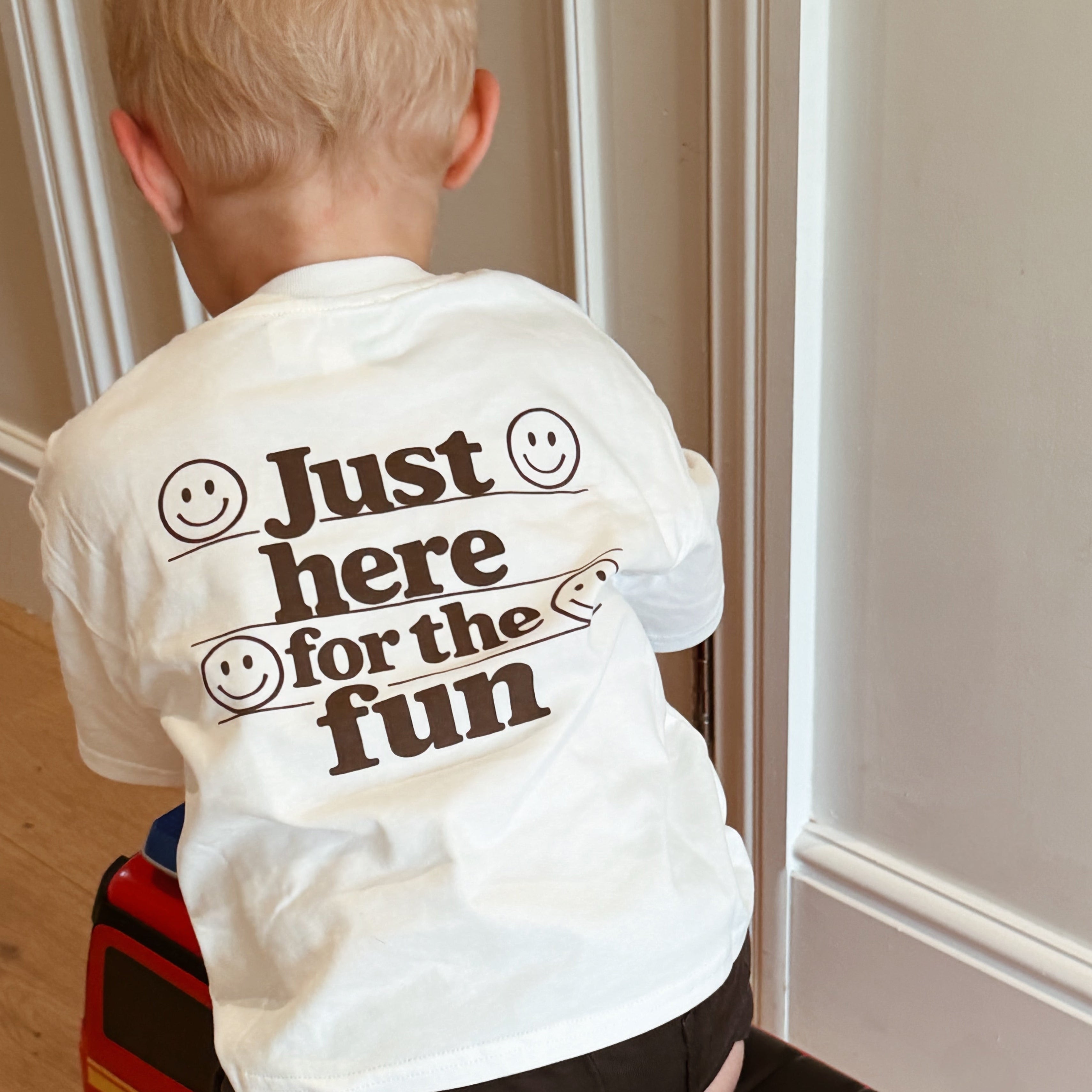 T-Shirt 'Just Here for the Fun' White